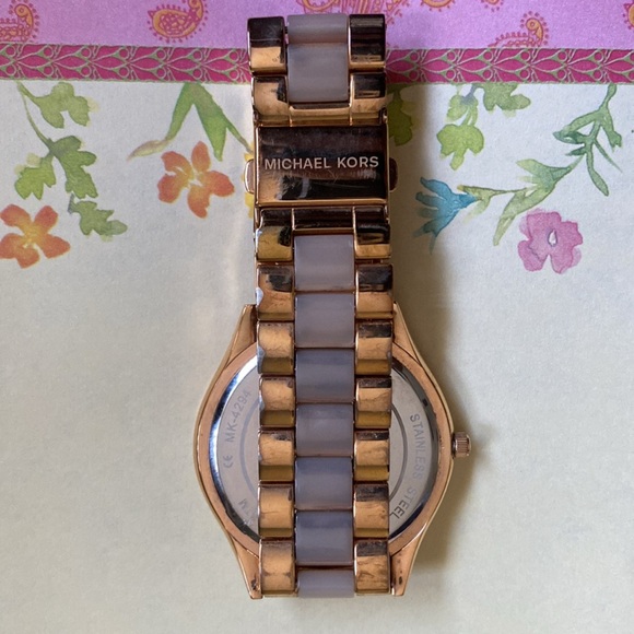 Beautiful Michael Kors MK 4294 Goldtone Classic Slim Runway Unisex Wristwatch - Picture 6 of 12